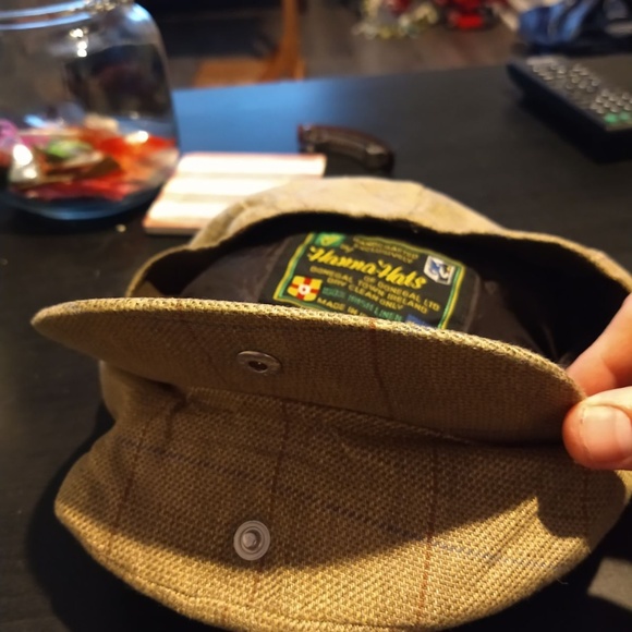 Sm Handcrafted Linen imported Pinch Cap - Picture 3 of 3